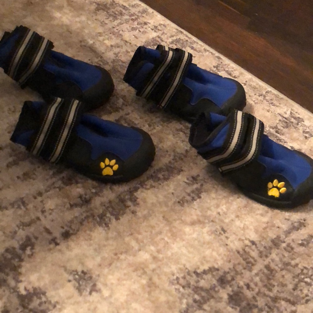 Dog boots/shoes